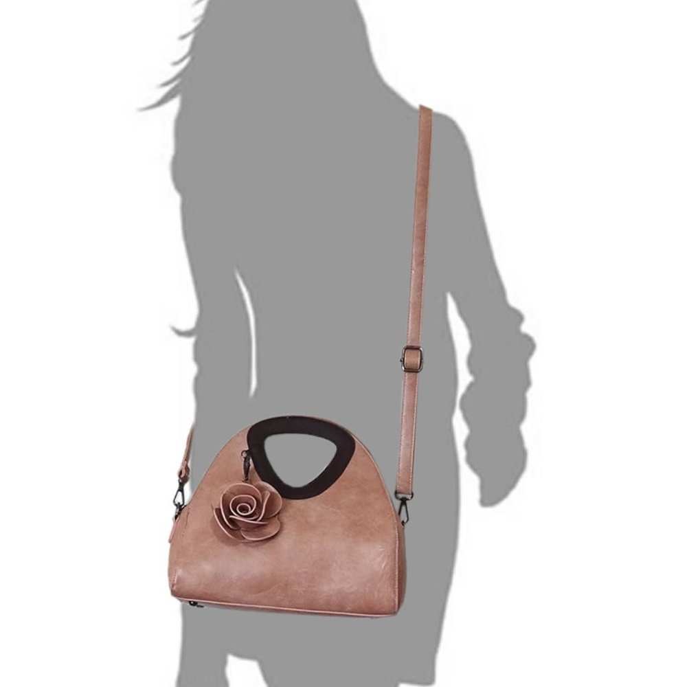 Rose and the Handbag - Picture 9 of 9